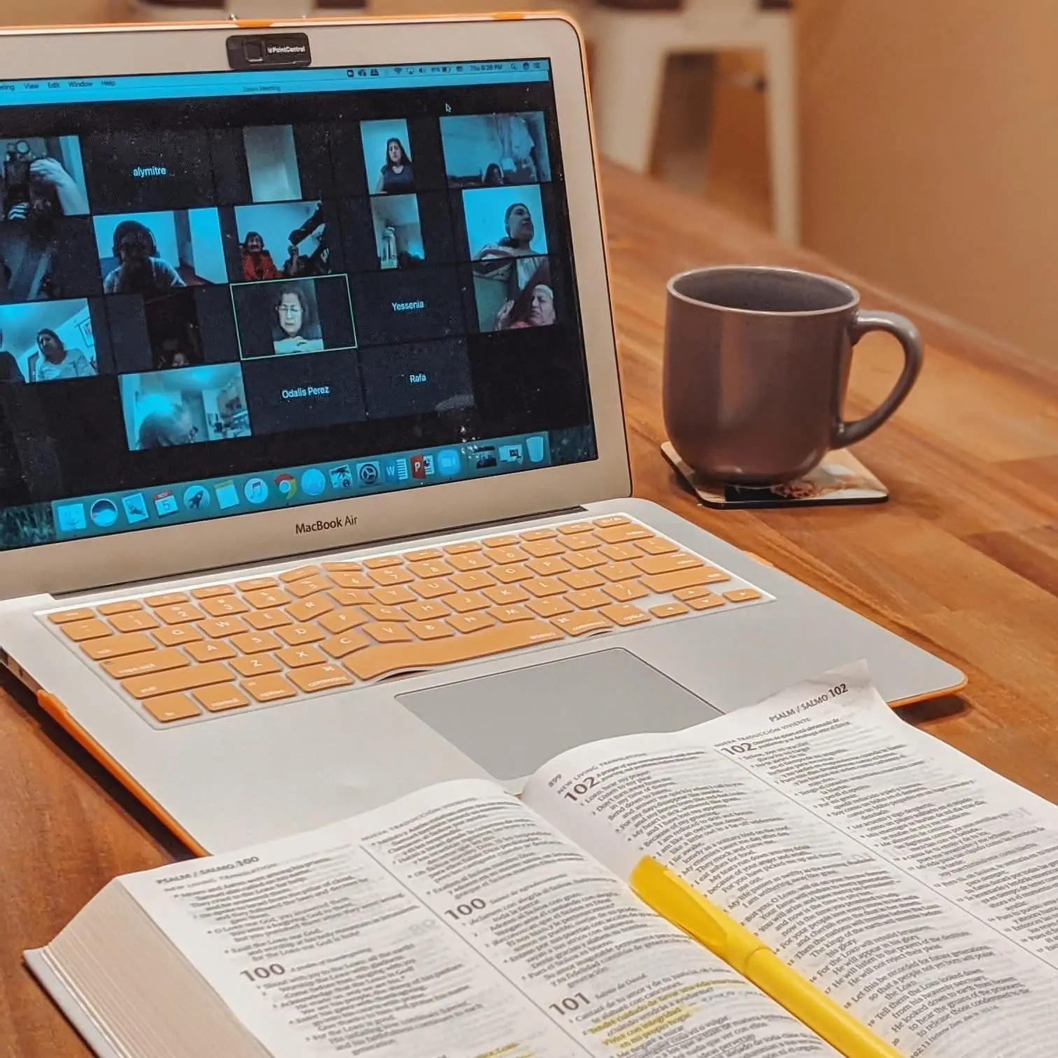 Reunión de mujeres "sólo para ellas" por Zoom | Iglesia Roca Eterna - Eventos